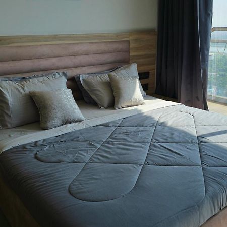 Готель The Luxe Living Нойда Екстер'єр фото